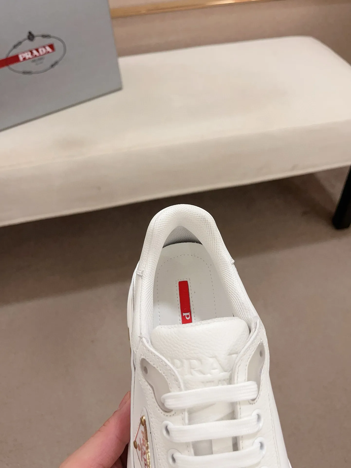 Men's shoes 💰 580💰 ✔️✔️✔️High-quality new PRADA counters are launched simultaneously. The new men's shoes and 😘 fabrics are made of selected first-layer cowhide with superb craftsmanship. Lining: Full cowhide lining. 👍🏿 High-end ☄️ air-cushion molded anti-slip rubber outsole, exquisite lines, simple and elegant, comfortable and high-end for leisure travel. Code number: 38 to 45 (can be customized to 46 to 47, non-refundable)